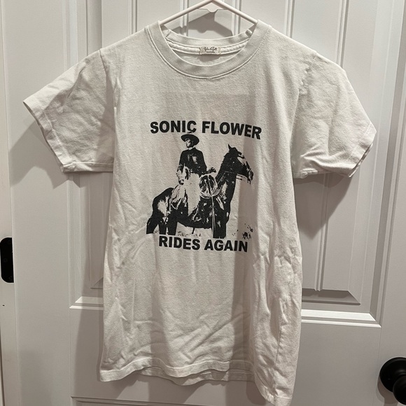 Brandy Melville Tops - Brandy Melville sonic flower rides again white oversized tee